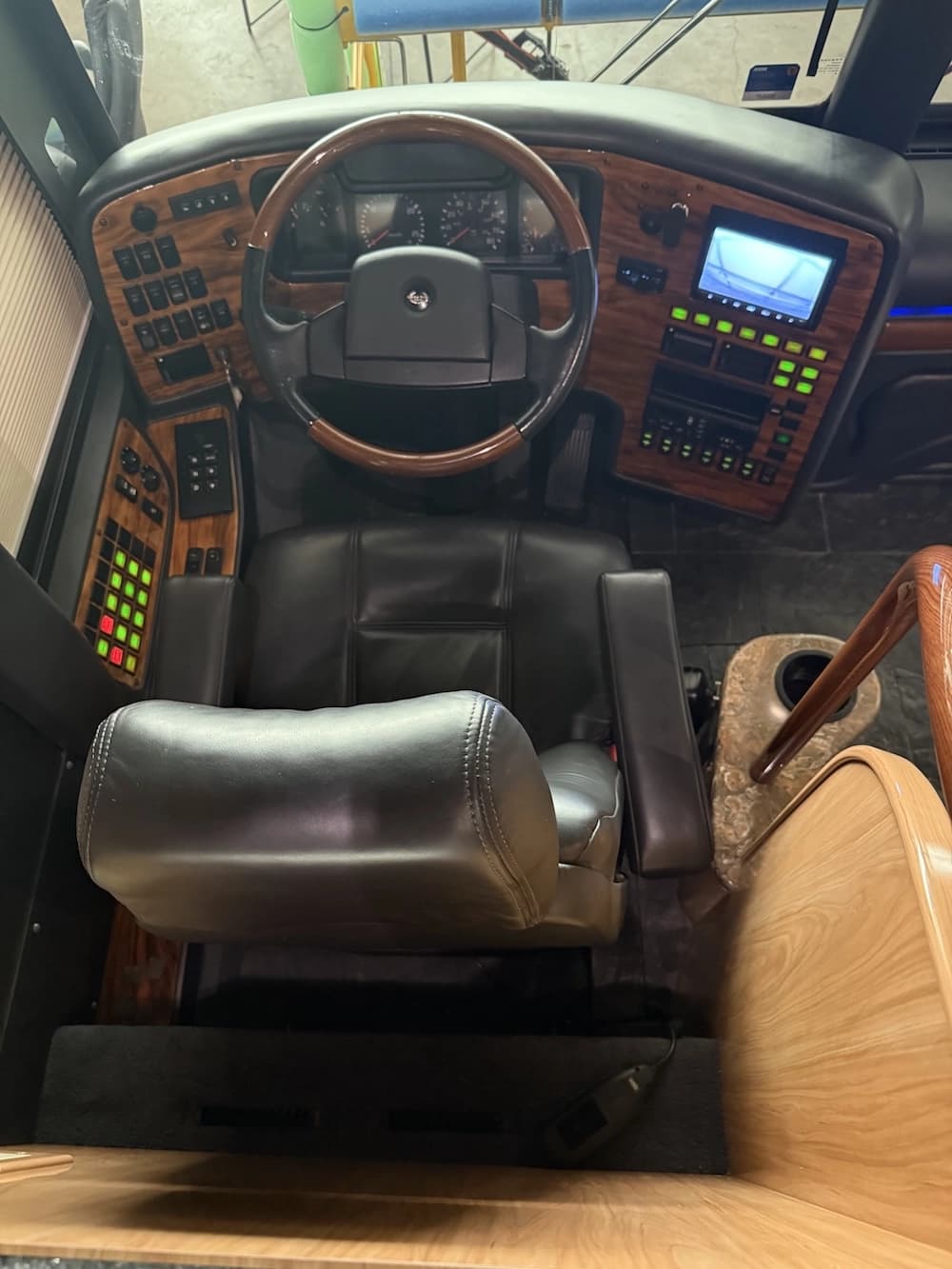 2007 Prevost Marathon H3-45 Motorhome - Image 36
