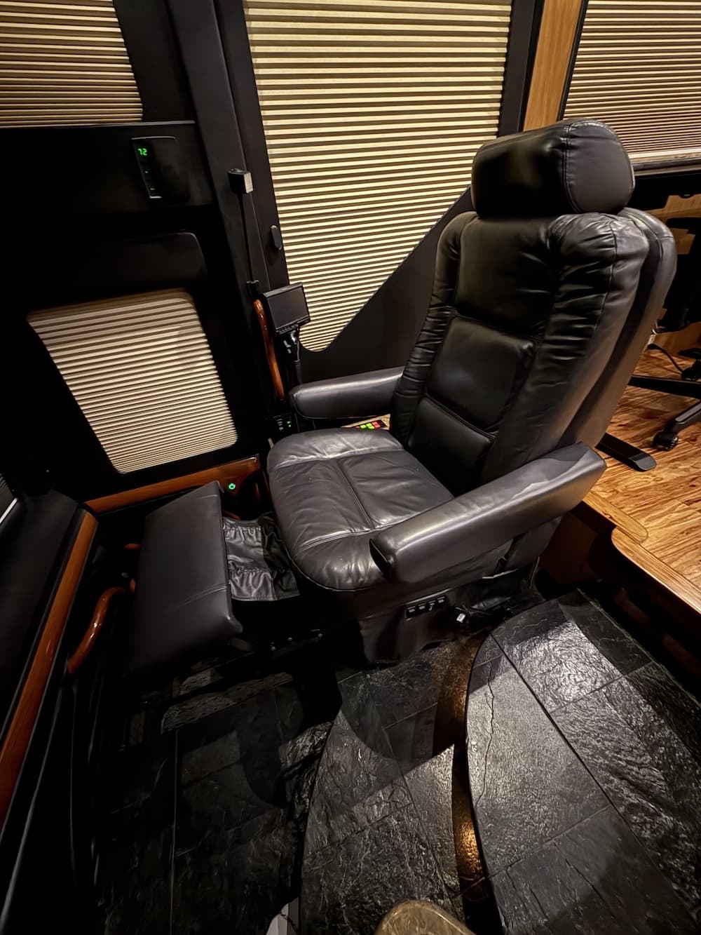 2007 Prevost Marathon H3-45 Motorhome - Image 38