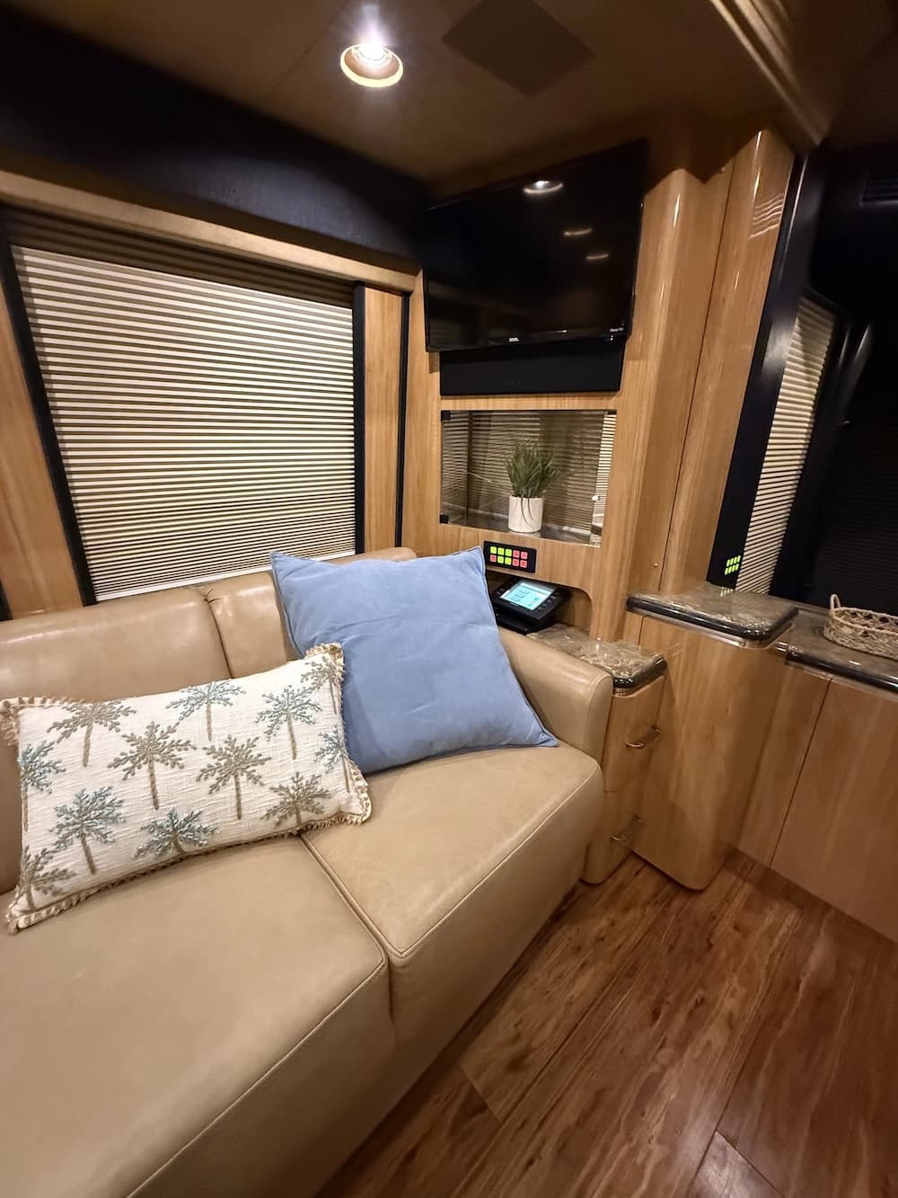 2007 Prevost Marathon H3-45 Motorhome - Image 39