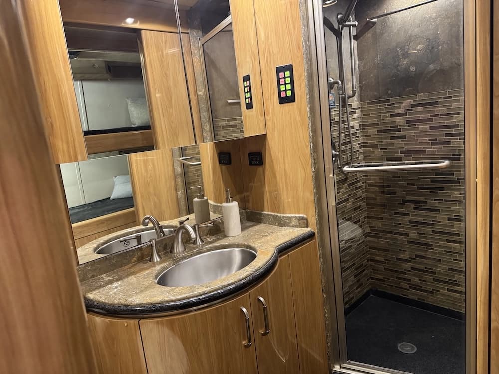 2007 Prevost Marathon H3-45 Motorhome - Image 41