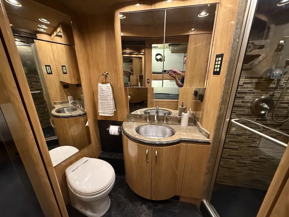 2007 Prevost Marathon H3-45 Motorhome - Image 43
