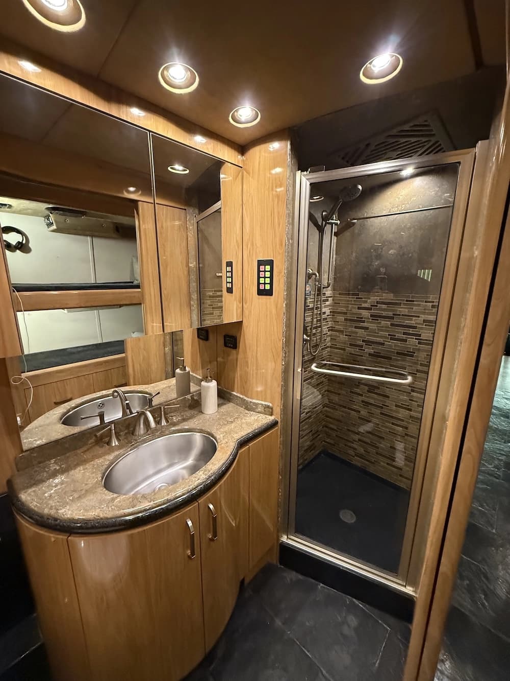 2007 Prevost Marathon H3-45 Motorhome - Image 44