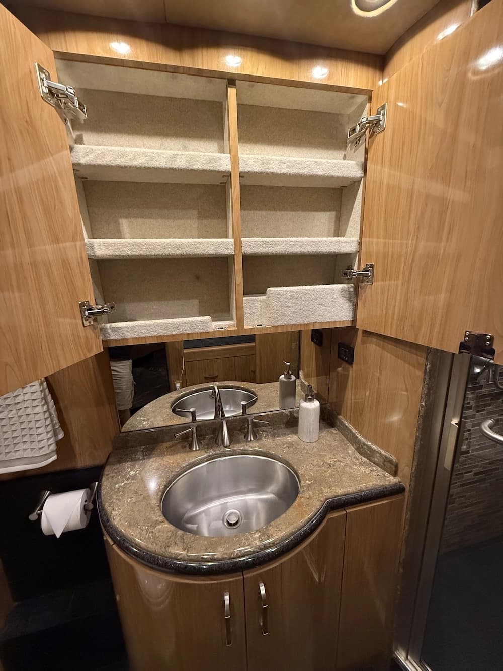 2007 Prevost Marathon H3-45 Motorhome - Image 45