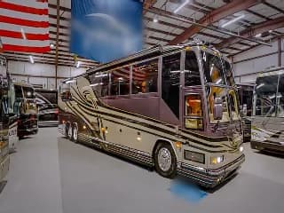 1999 Prevost (NFI) Featherlite H3-45 bus