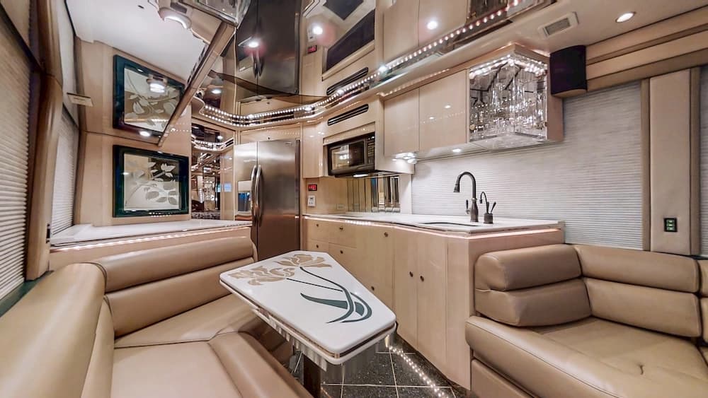 1999 Prevost Featherlite H3-45 Motorhome - Image 12