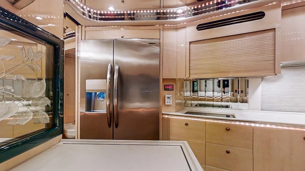 1999 Prevost Featherlite H3-45 Motorhome - Image 17