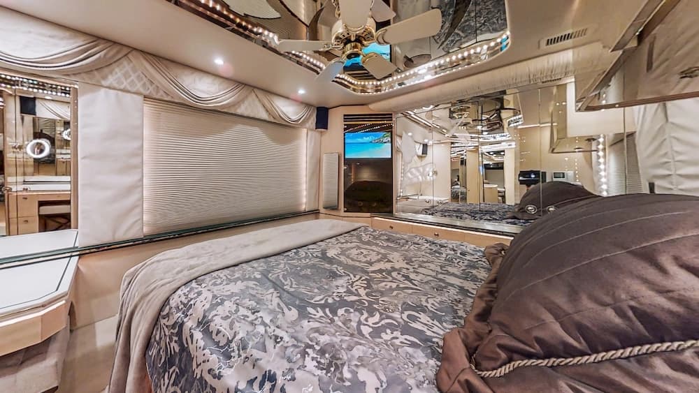 1999 Prevost Featherlite H3-45 Motorhome - Image 30