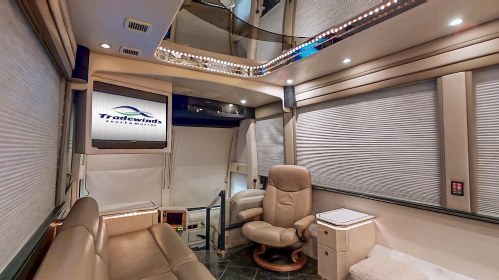 1999 Prevost Featherlite H3-45 Motorhome - Image 4