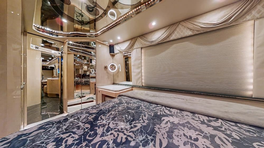 1999 Prevost Featherlite H3-45 Motorhome - Image 31