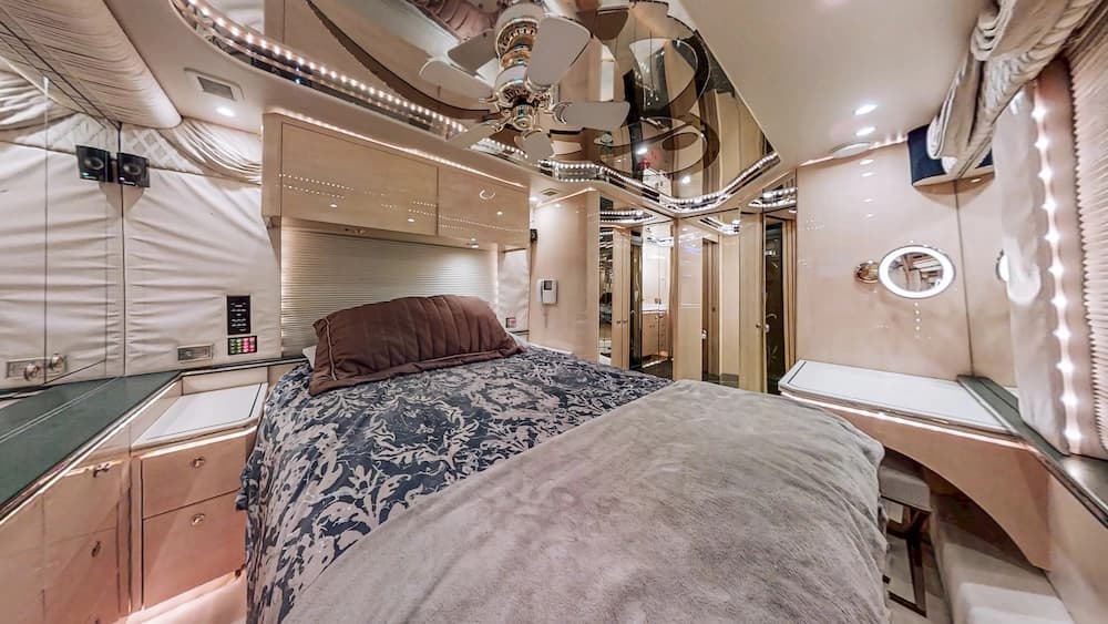 1999 Prevost Featherlite H3-45 Motorhome - Image 32