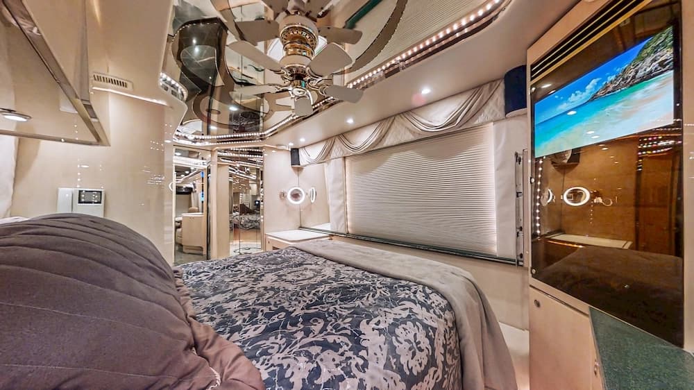1999 Prevost Featherlite H3-45 Motorhome - Image 33