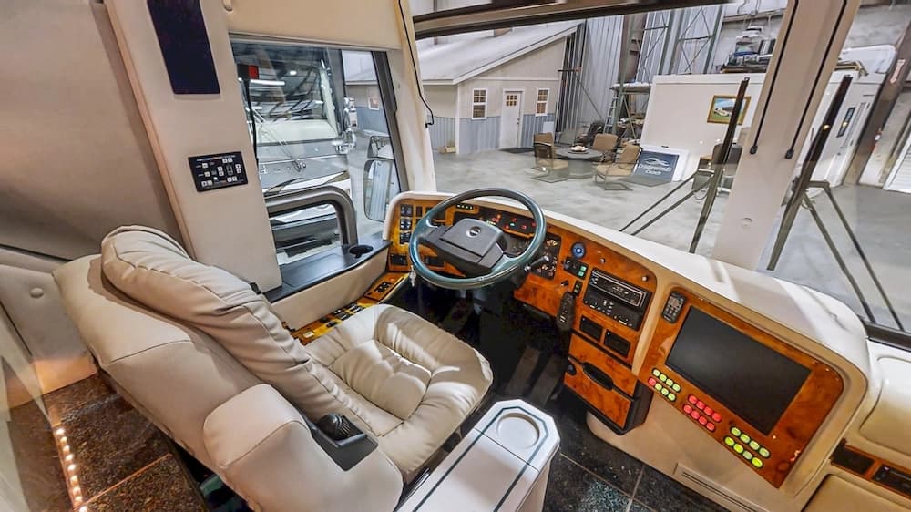 1999 Prevost Featherlite H3-45 Motorhome - Image 39