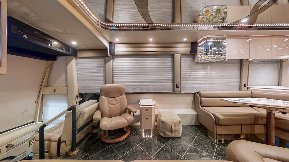 1999 Prevost Featherlite H3-45 Motorhome - Image 5
