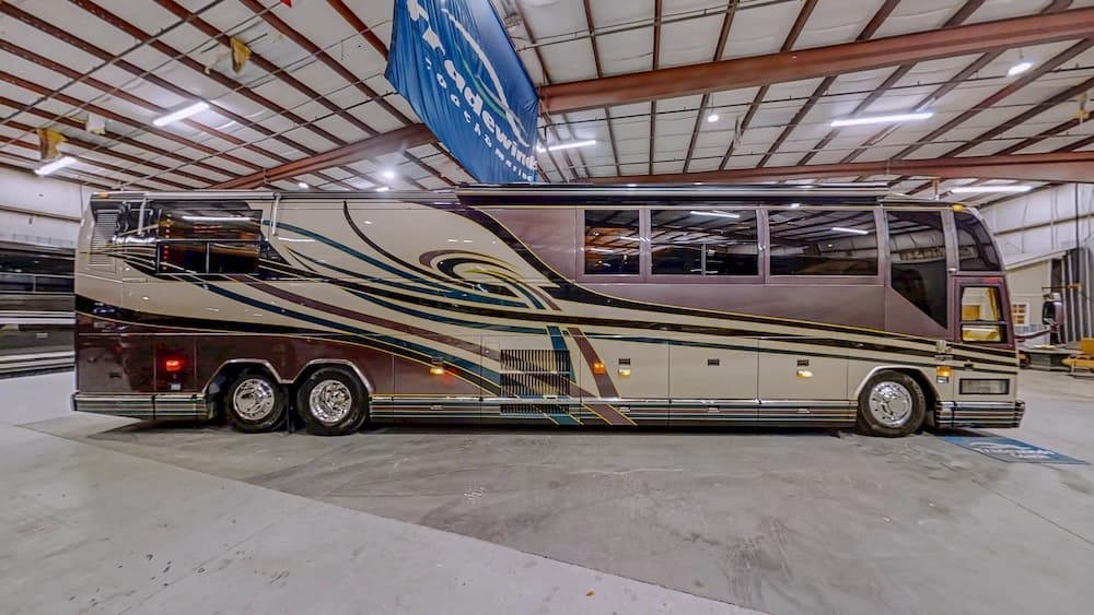 1999 Prevost Featherlite H3-45 Motorhome - Image 41