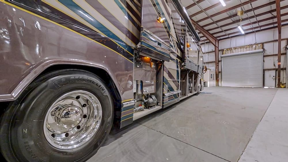 1999 Prevost Featherlite H3-45 Motorhome - Image 42