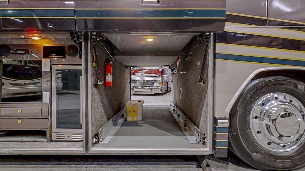 1999 Prevost Featherlite H3-45 Motorhome - Image 46