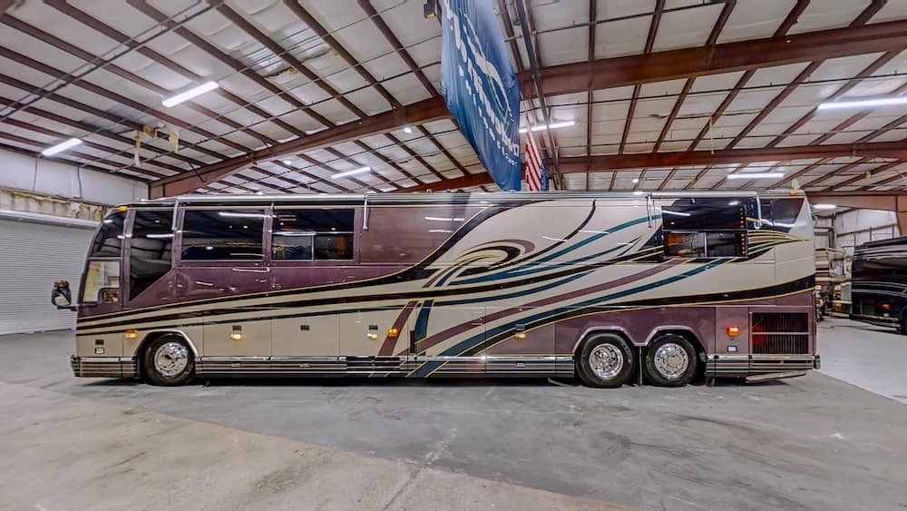 1999 Prevost Featherlite H3-45 Motorhome - Image 50