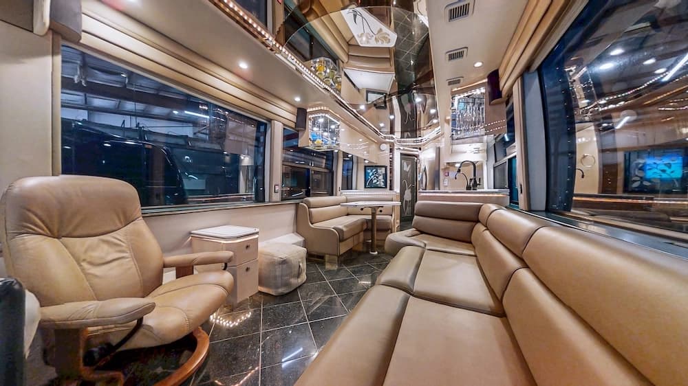 1999 Prevost Featherlite H3-45 Motorhome - Image 6
