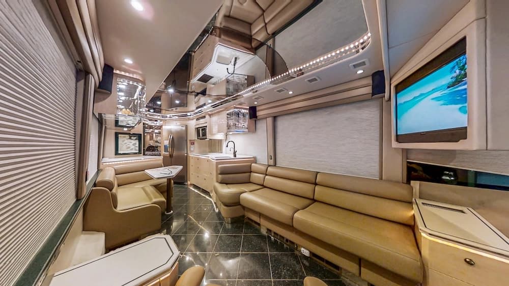 1999 Prevost Featherlite H3-45 Motorhome - Image 7