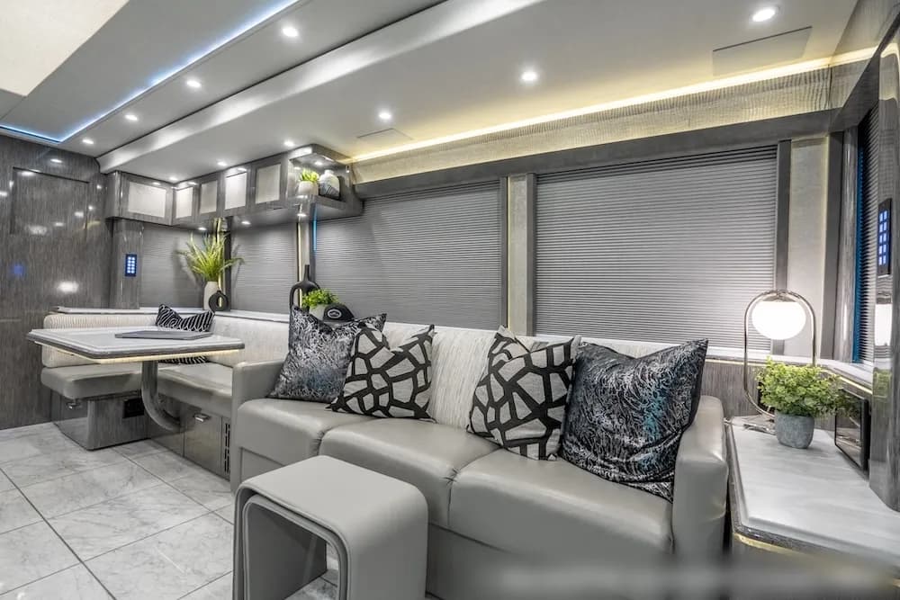 2021 Prevost Marathon H3-45 Motorhome - Image 15