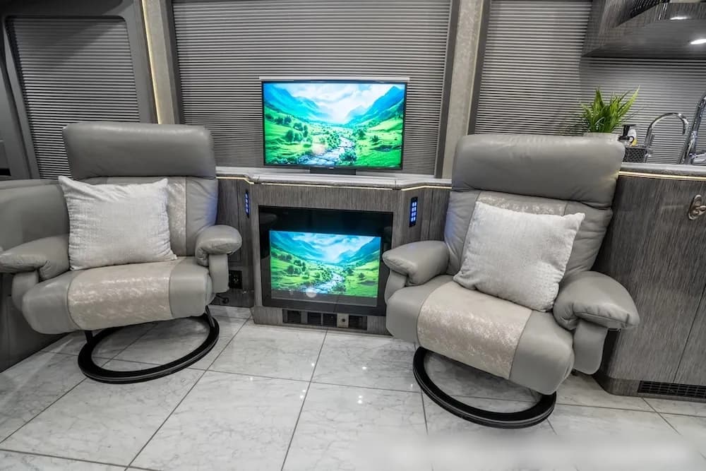 2021 Prevost Marathon H3-45 Motorhome - Image 18
