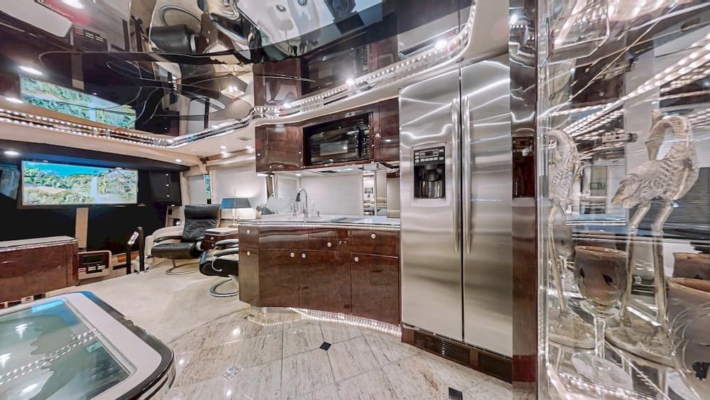2004 Prevost Featherlite H3-45 Motorhome - Image 15