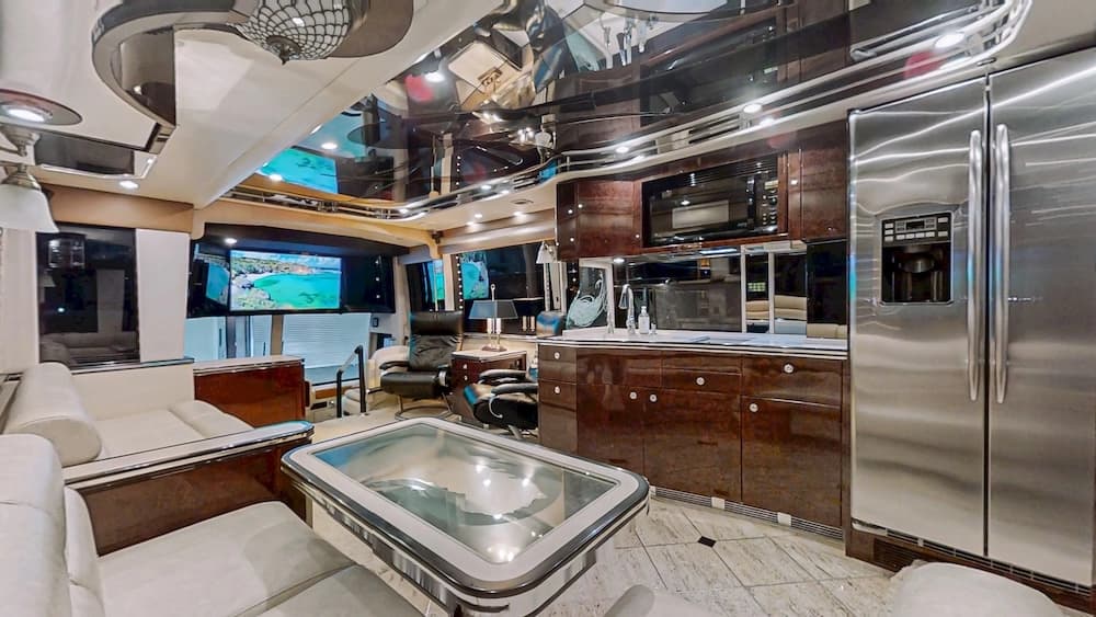 2004 Prevost Featherlite H3-45 Motorhome - Image 16