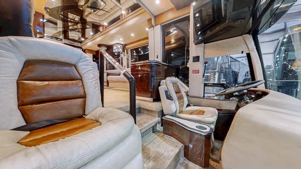 2004 Prevost Featherlite H3-45 Motorhome - Image 6