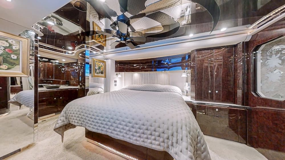 2004 Prevost Featherlite H3-45 Motorhome - Image 31