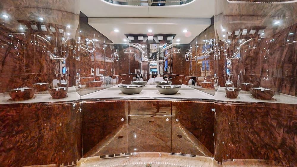 2004 Prevost Featherlite H3-45 Motorhome - Image 33
