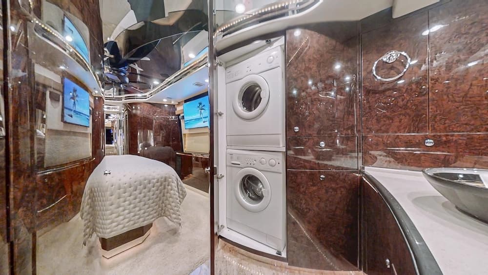 2004 Prevost Featherlite H3-45 Motorhome - Image 35