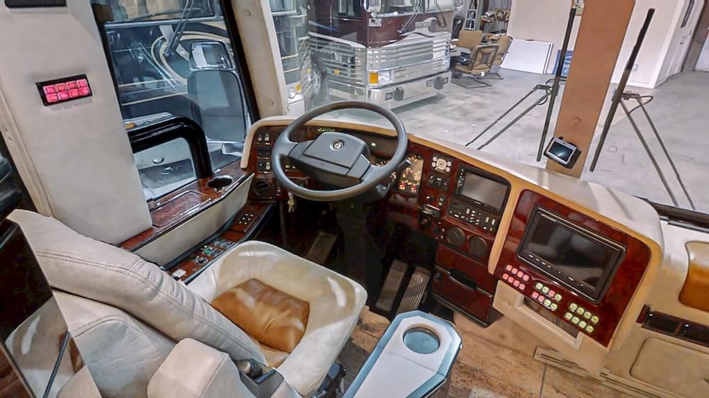 2004 Prevost Featherlite H3-45 Motorhome - Image 39