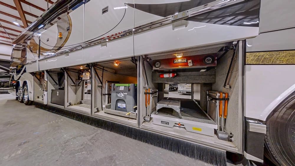 2004 Prevost Featherlite H3-45 Motorhome - Image 42