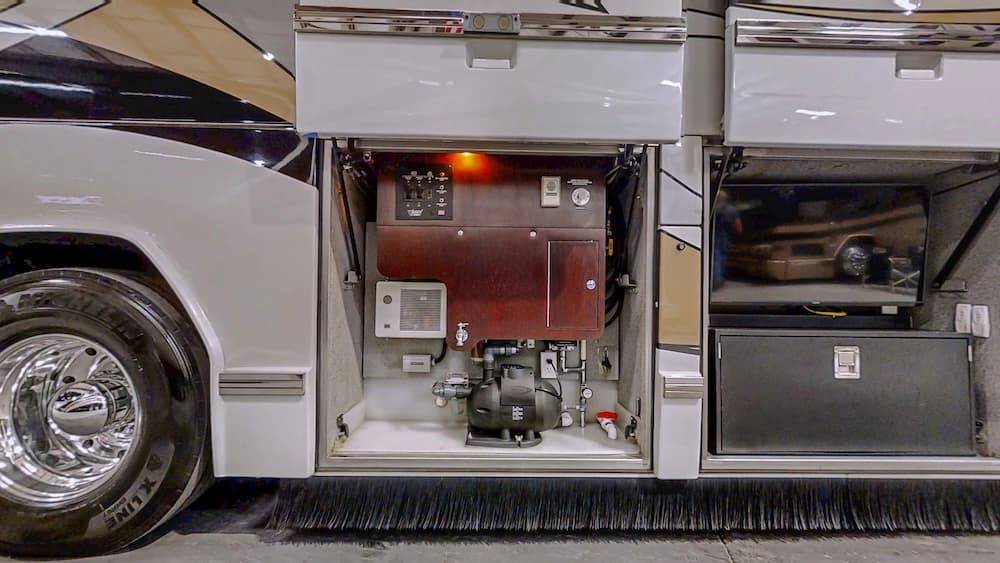 2004 Prevost Featherlite H3-45 Motorhome - Image 45