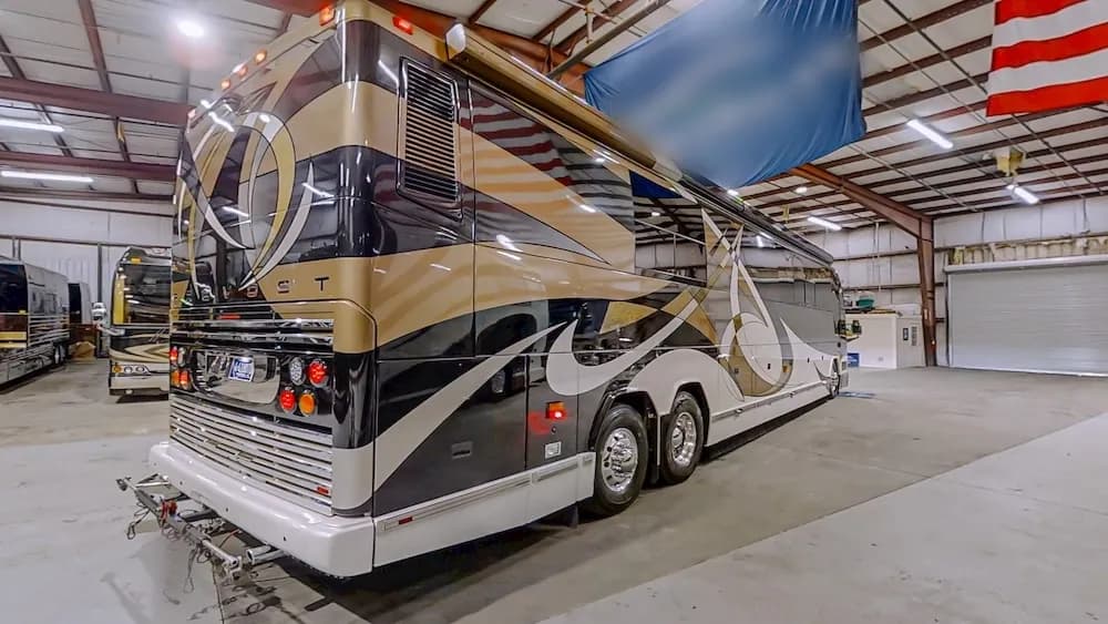 2004 Prevost Featherlite H3-45 Motorhome - Image 4