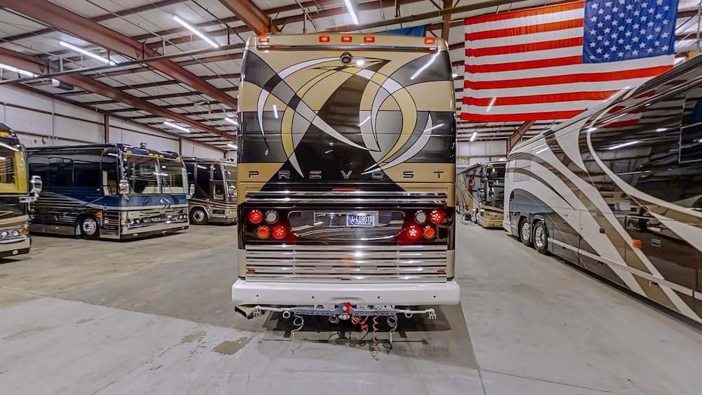 2004 Prevost Featherlite H3-45 Motorhome - Image 17