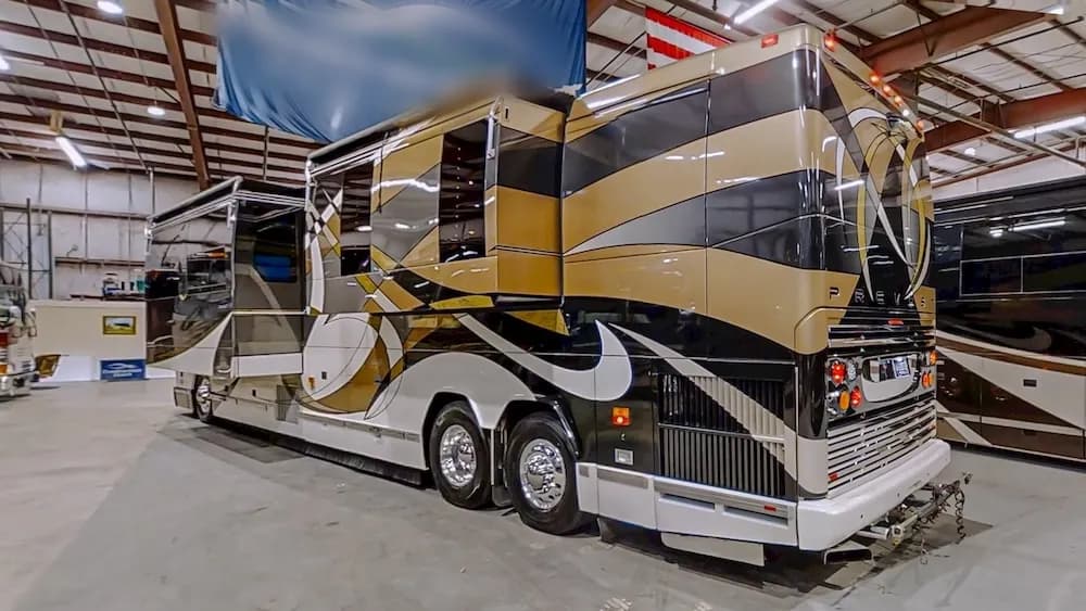 2004 Prevost Featherlite H3-45 Motorhome - Image 46