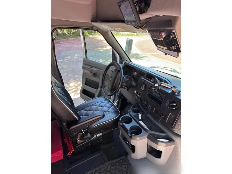 2015 Ford E-450 Cutaway Party Bus - Image 7
