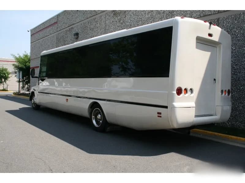 2005 Freightliner M2 Cutaway Party Bus - Image 14