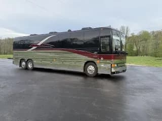 2005 Prevost (NFI) XLII 40 bus