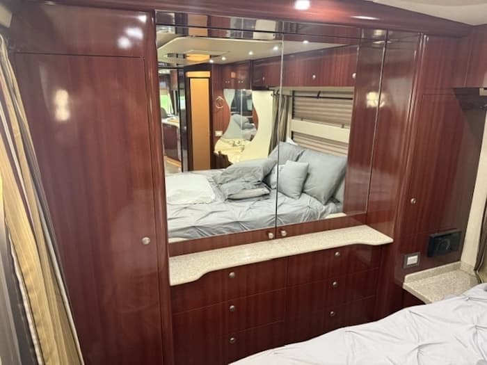 2005 Prevost XLII 40 Motorhome - Image 18