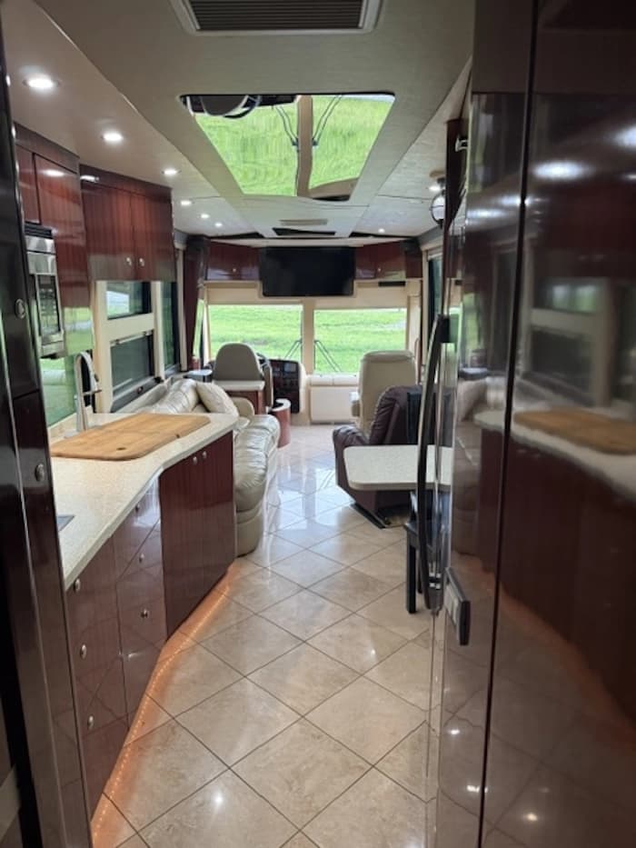 2005 Prevost XLII 40 Motorhome - Image 3