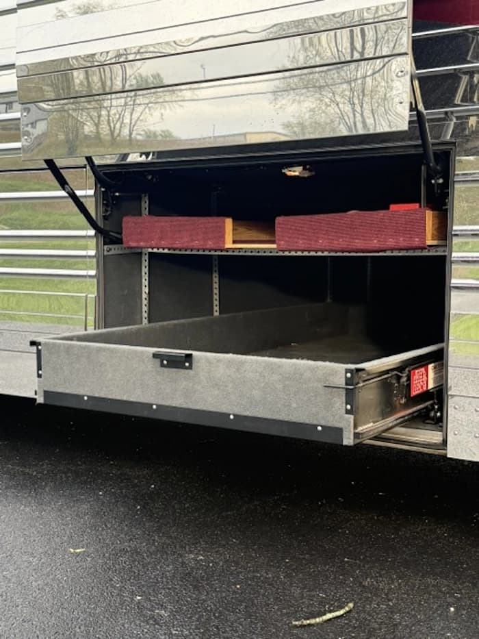2005 Prevost XLII 40 Motorhome - Image 25