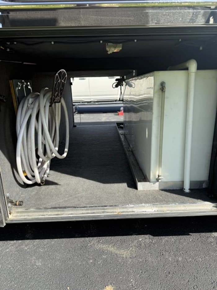 2005 Prevost XLII 40 Motorhome - Image 28