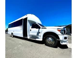 2015 Ford F-550 bus
