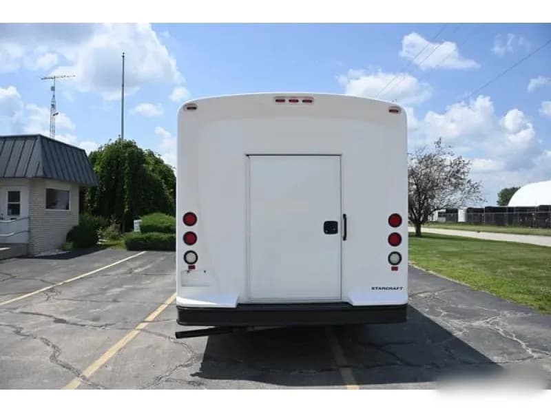 2019 Ford E-450 Cutaway Shuttle Bus - Image 5