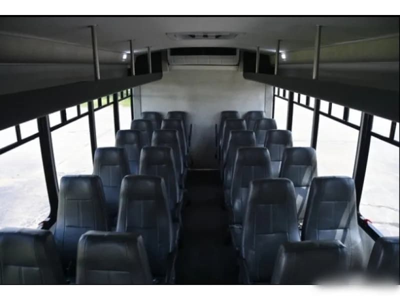 2019 Ford E-450 Cutaway Shuttle Bus - Image 6