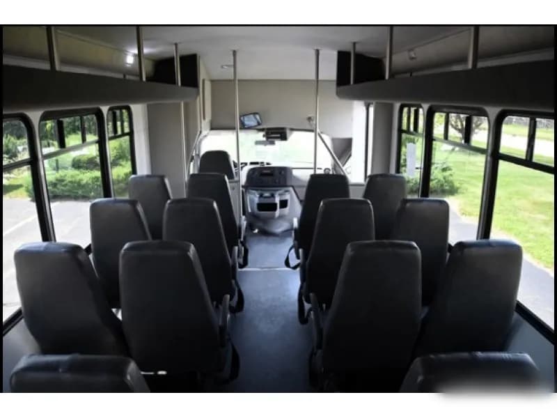 2019 Ford E-450 Cutaway Shuttle Bus - Image 7