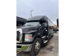 2016 Ford F-650 bus