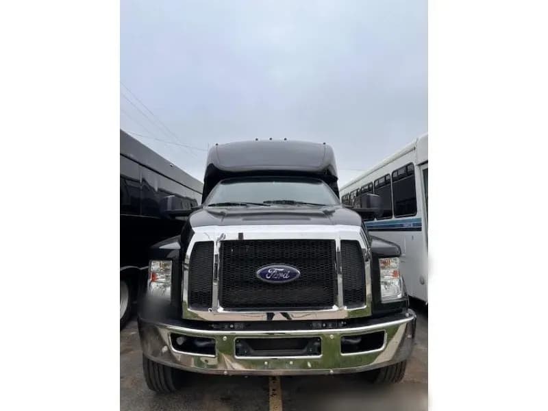 2016 Ford F-650 Cutaway Shuttle Bus - Image 4